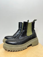 Load image into Gallery viewer, Shoe the Bear Black/Green Leather Boots - W7
