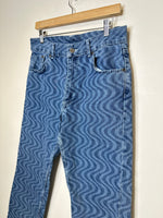 Load image into Gallery viewer, Ragged Blue Wavy Jeans - 30
