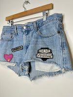 Load image into Gallery viewer, Vintage Blue Denim Reworked Shorts - L/32
