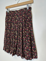 Load image into Gallery viewer, Vintage Black Floral Pleated Skirt - S/26
