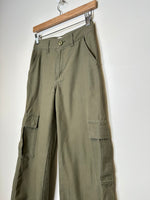 Load image into Gallery viewer, Golden Green Cargo Pants - S/26
