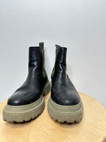 Load image into Gallery viewer, Shoe the Bear Black/Green Leather Boots - W7
