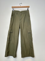 Load image into Gallery viewer, Golden Green Cargo Pants - S/26
